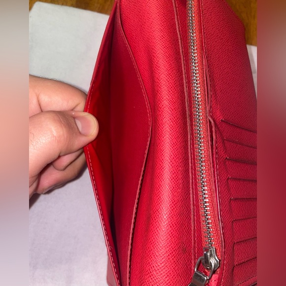 LOUIS VUITTON Brazza Wallet Tiaga Leather - Picture 10 of 16